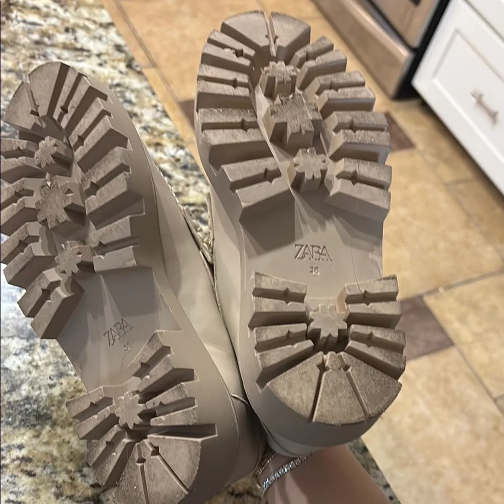 Zara Cream Loafers with Gold Accents - Picture 4 of 4